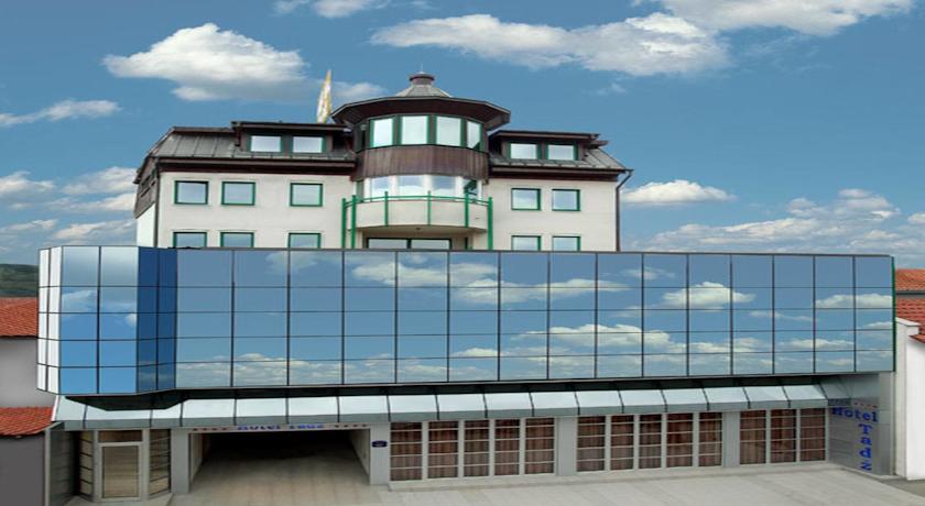 Отель Tadž Hotel