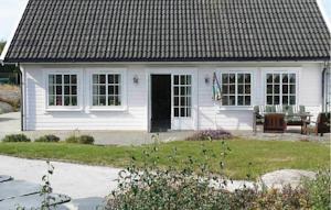 Отель Holiday home Lindenes Nedre Våge