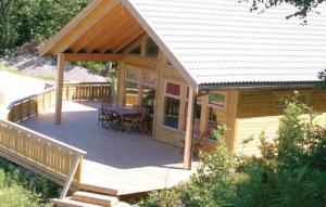 Отель Holiday home Lyngdal Hausvik