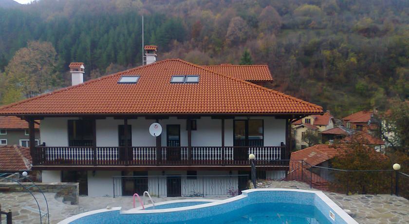 Отель Family Hotel Chiflik Hills