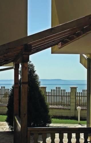 Апартаменты Holiday home Balchik Zona Karvuna