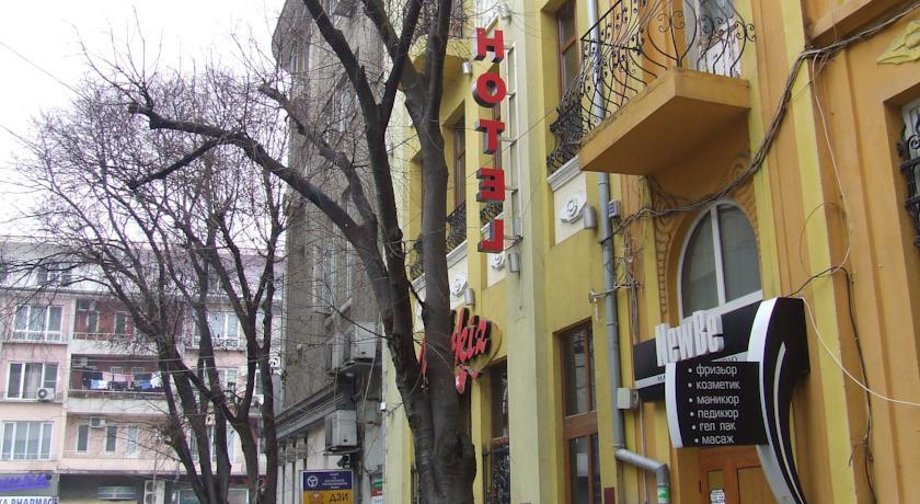 Varna Flats EU - The Central Railway Station