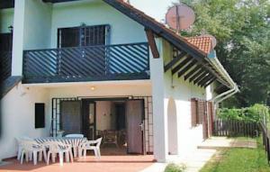 Апартаменты Apartment Rozmaring utca-Balatonlelle