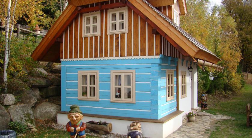 Отель Pohádková vesnička Podlesíčko
