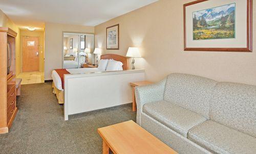 Отель Holiday Inn Express Hotel & Suites Vernon