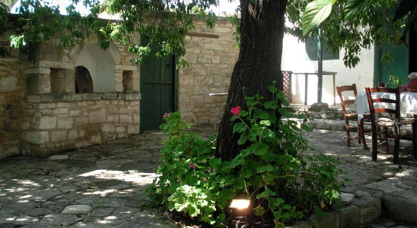 Отель Choulou Village Apartments