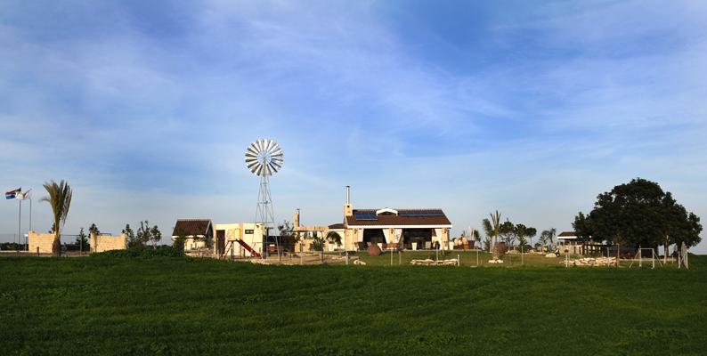 Вилла The Carob Tree Ranch