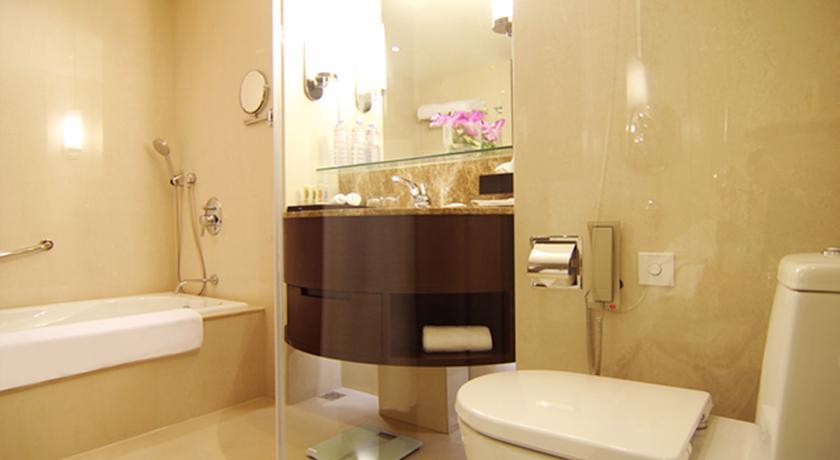 Отель Bank Hotel Kunming