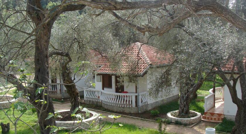 Отель President Bungalows and Apartments