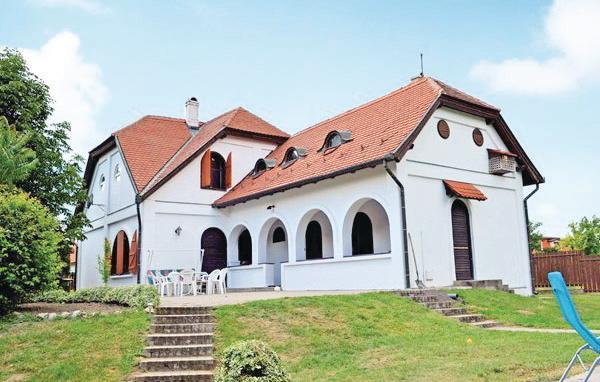 Апартаменты Holiday home Szabadság Utca-Balatonöszod