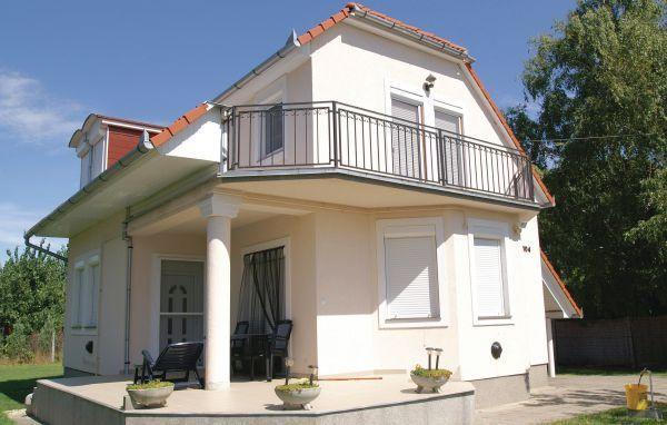 Апартаменты Holiday home Dózsa Gy. Utca I-Balatonmáriafürdö
