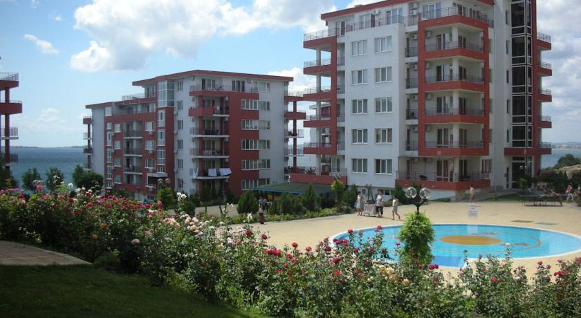 Fort Noks Apartments Panorama