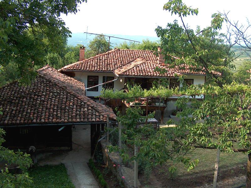 Отель Sisters Trifonovi Guest House