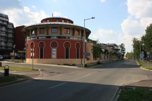 Отель Beck's Corner Motel