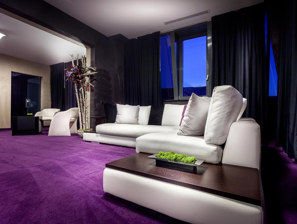 Отель Plaza V Executive Hotel