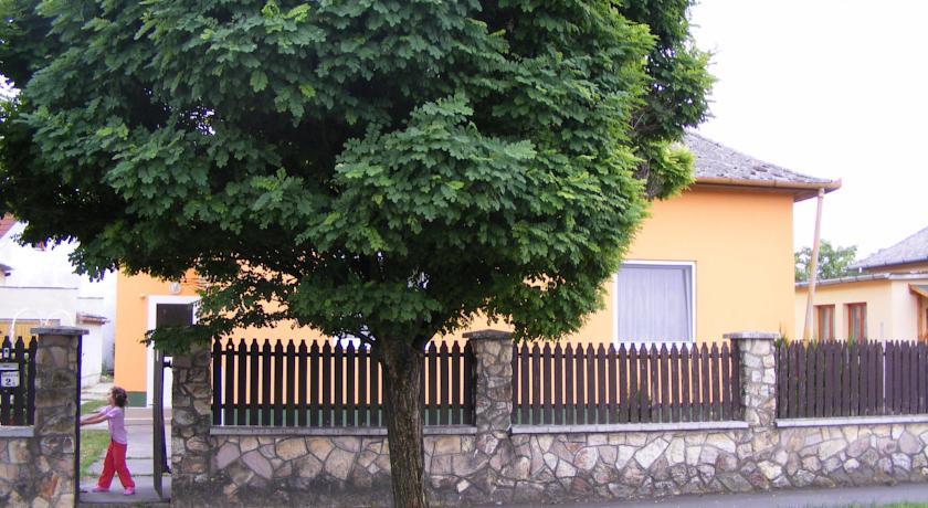 Апартаменты Kunsági Apartman