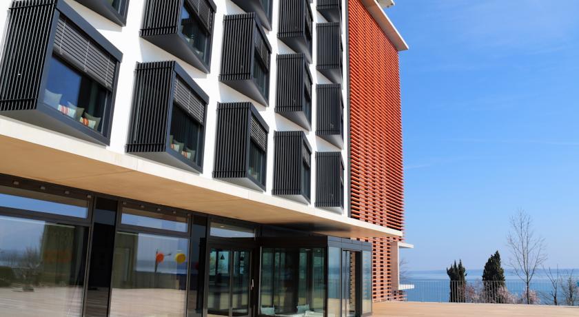 Отель Lake Geneva Hotel