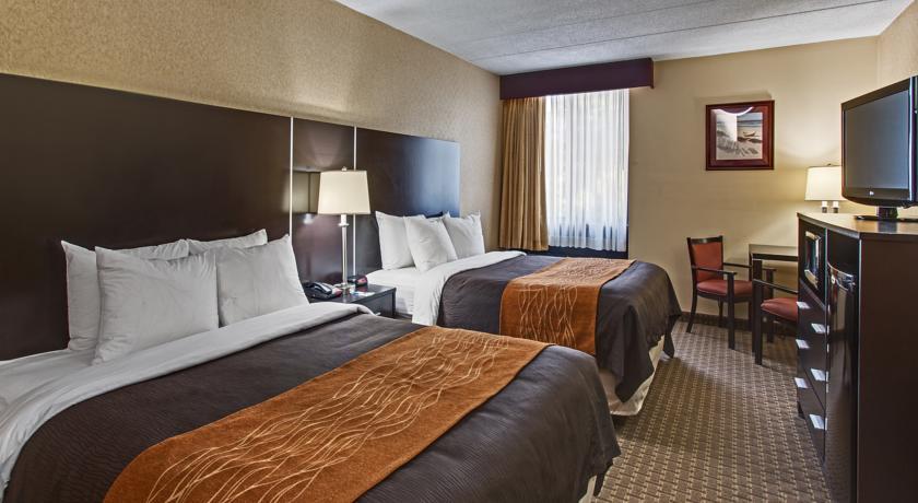 Отель Comfort Inn & Suites Fall River