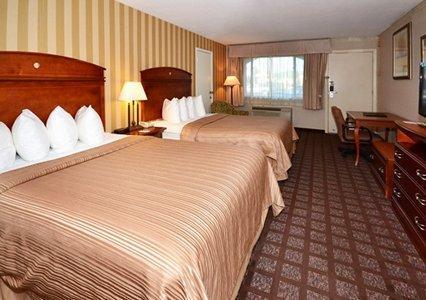 Отель Quality Inn & Suites Northampton