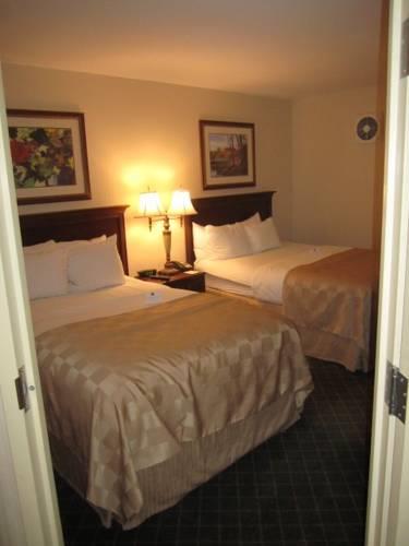 Отель Clarion Hotel & Suites Hamden