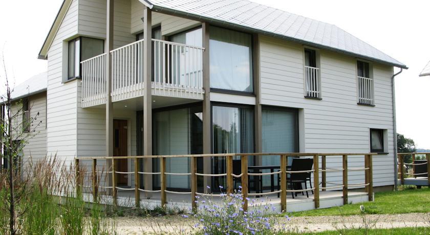 Вилла Domaine Golden Lakes Village