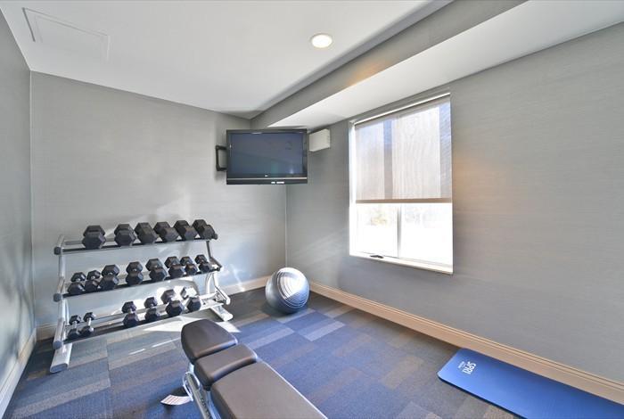 Отель Comfort Inn & Suites