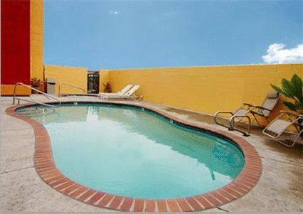 Отель Comfort Suites Downtown Sacramento