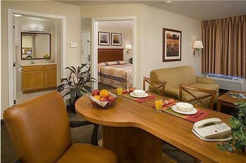 Отель Candlewood Suites Weatherford