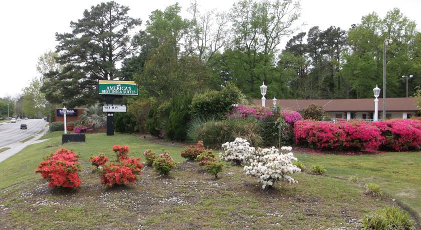 Отель America's Best Inn & Suites Wilmington