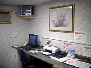 Отель Econo Lodge Inn And Suites
