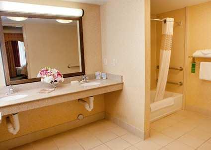 Отель Hampton Inn & Suites Fresno