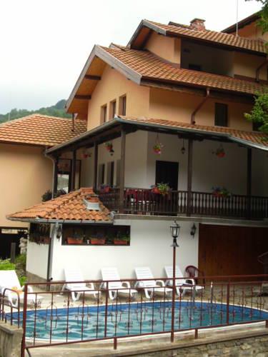 Отель Blyan Family Hotel