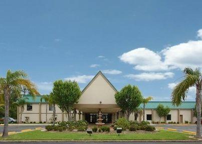 Отель Econo Lodge & Suites