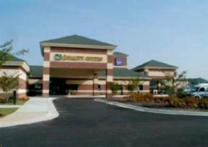 Отель Quality Suites Lake Wright