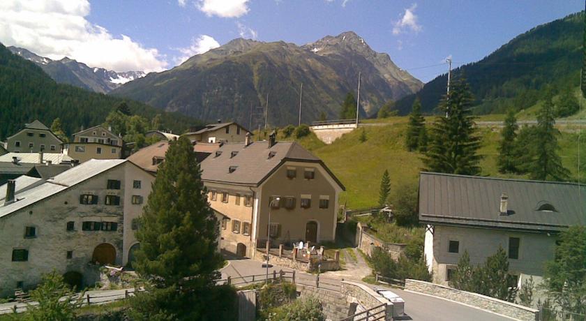 Отель Casa Steiner Lavin Resort