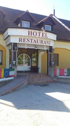 Отель Robinson Hotel