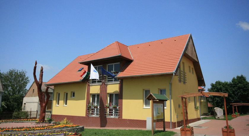 Гостевой дом Alsómocsoládi Vendégház