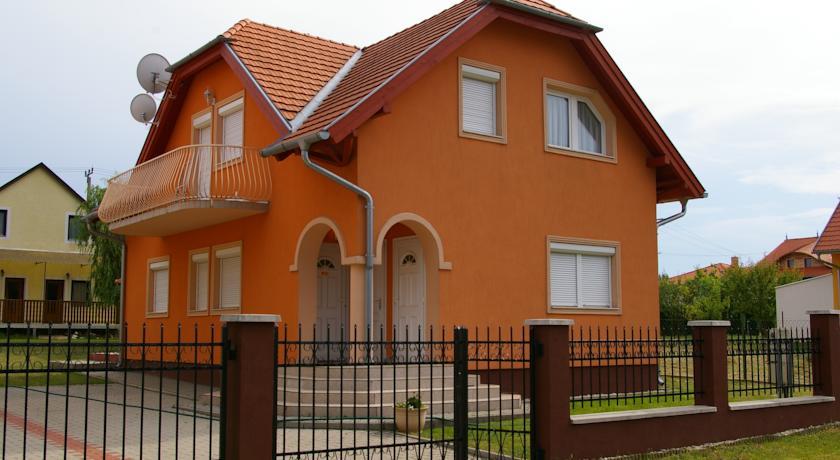 Апартаменты Barackvirág Apartman