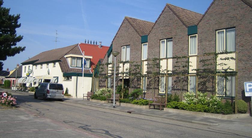Отель Hotel Ekamper