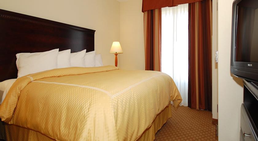 Отель Comfort Suites North