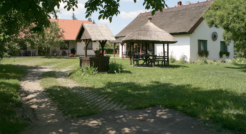 Отель Koroknai Porta