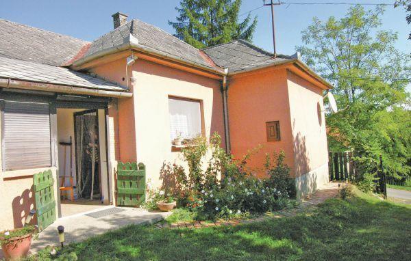 Апартаменты Holiday home Kossuth Utca-Szenna