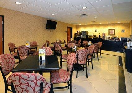 Отель Comfort Inn & Suites