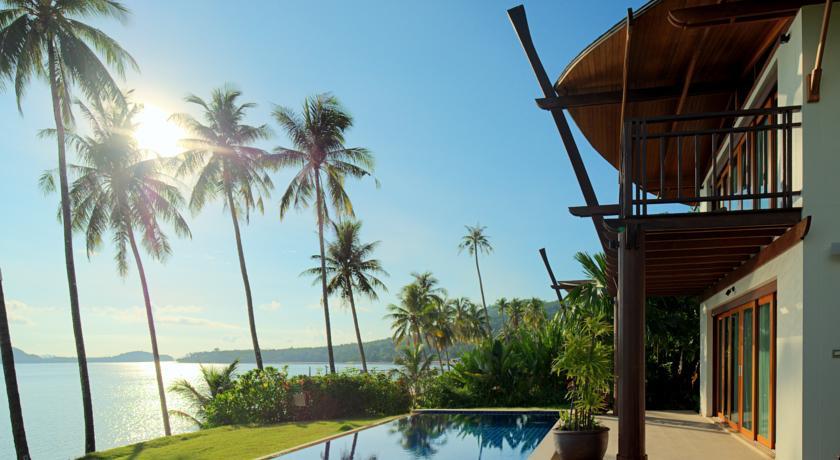 Отель The Village Coconut Island Beach Resort