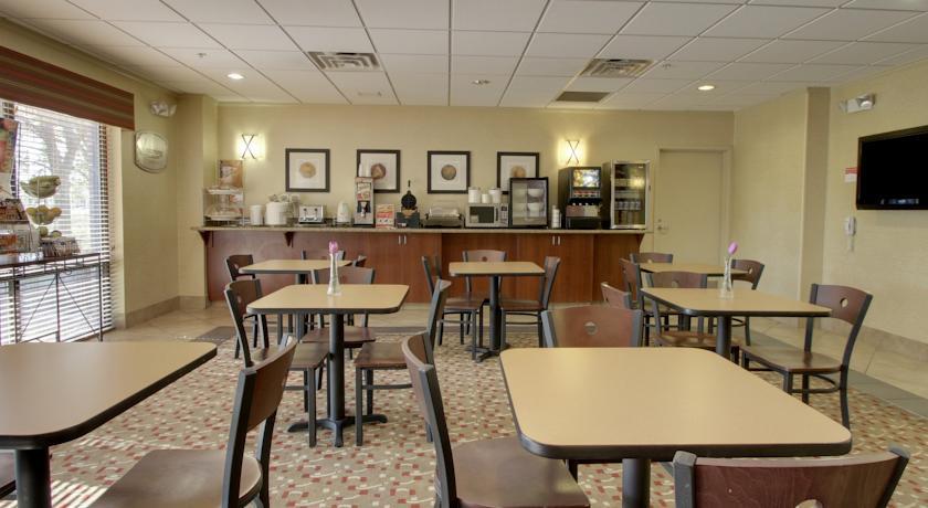 Отель Sleep Inn & Suites Milwaukee