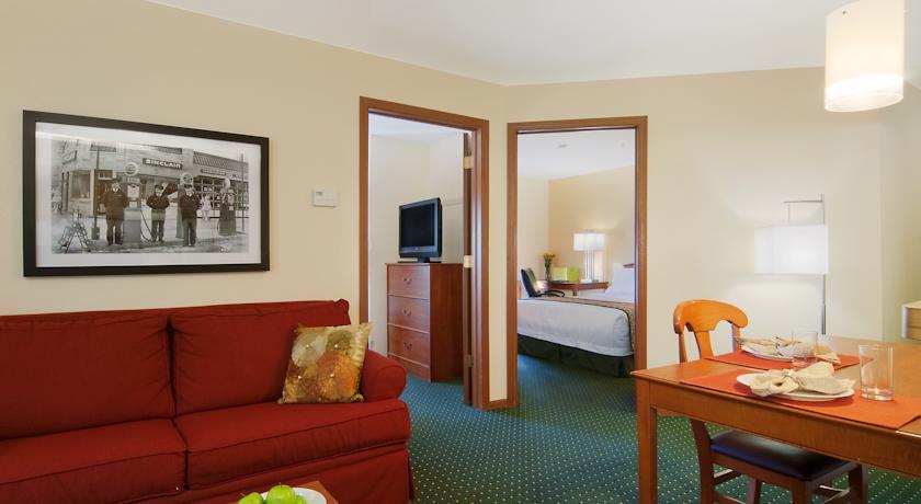 Отель TownePlace Suites by Marriott Brookfield