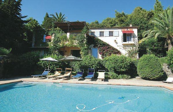 Апартаменты Holiday home Chemin des Fumerates