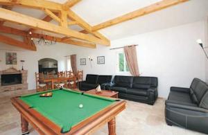 Апартаменты Holiday home Chemin des Fourches