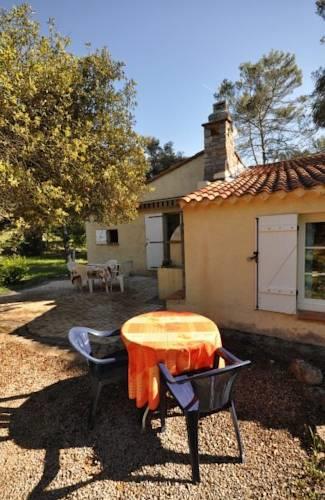 Апартаменты Holiday home chemin des Contes