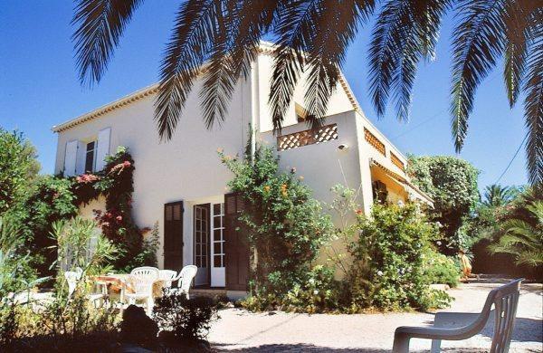 Апартаменты Holiday home Avenue Clovis Hugues II